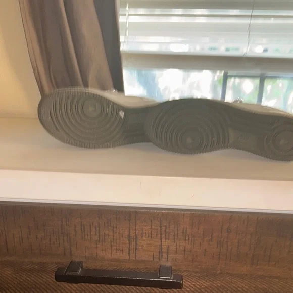 Nike White and Green Athletic Shoes - Picture 4 of 5